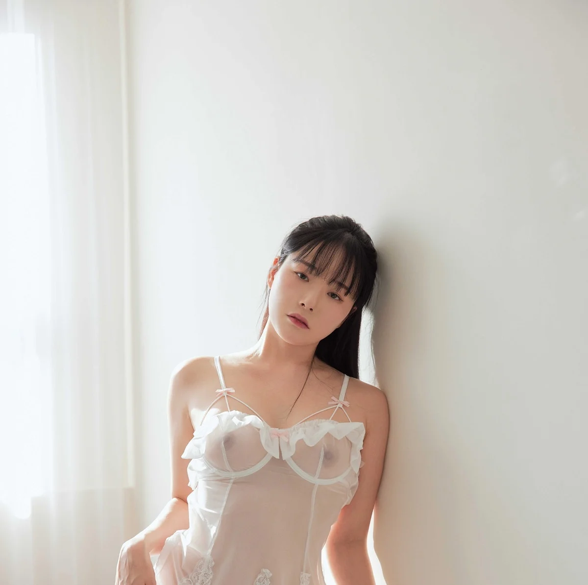 Leona gallery image